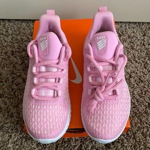 NWOT Nike Rival Shoe. Size 11.5C